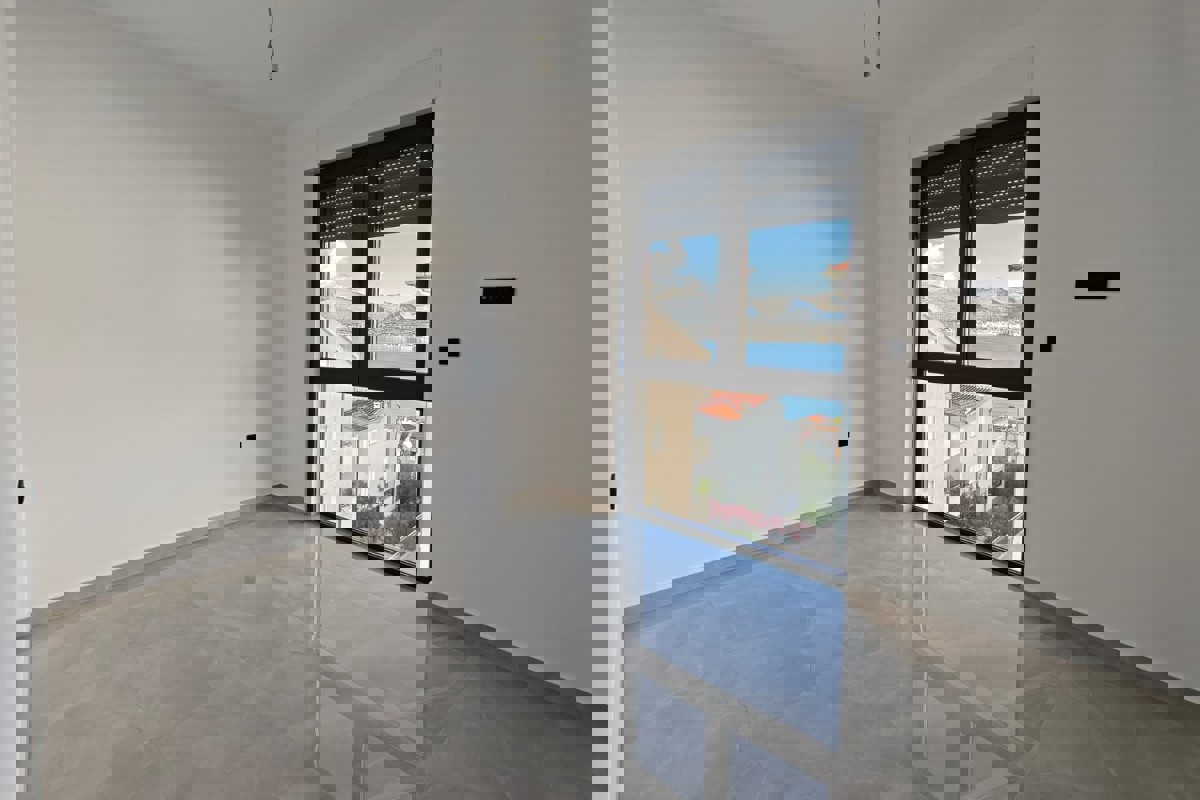 Comodo appartamento con tre camere da letto in un nuovo edificio