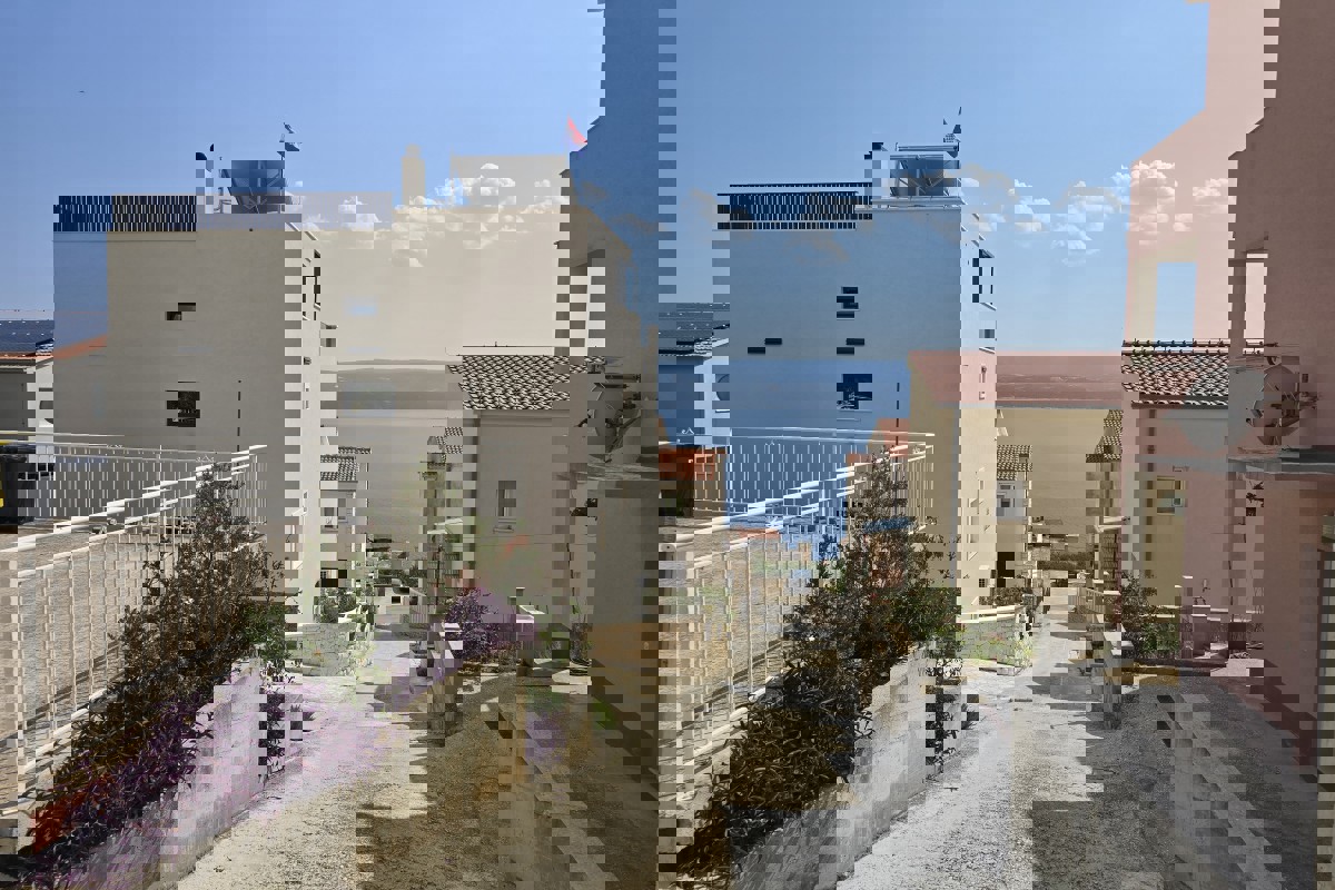 Palazzina con vista mare