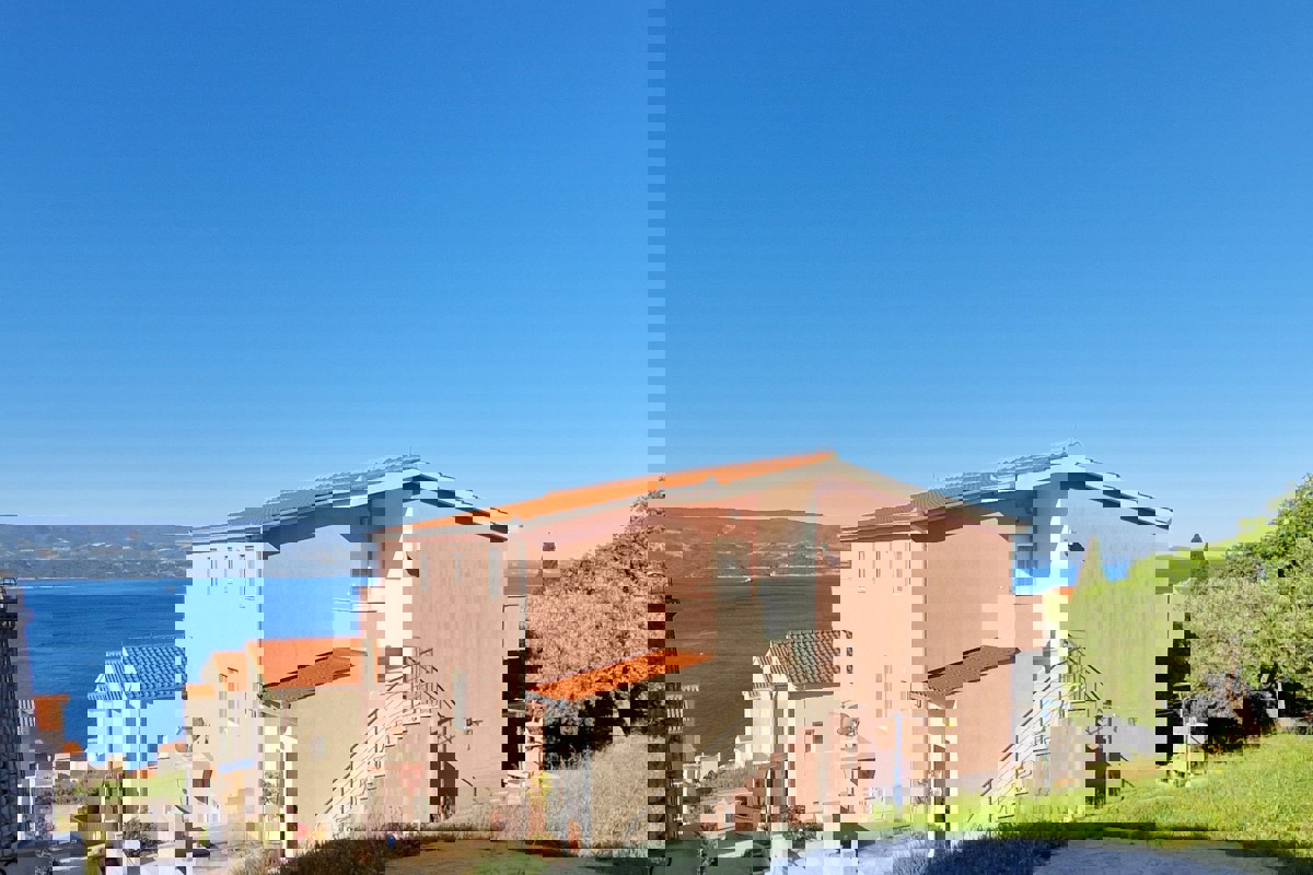 Palazzina con vista mare