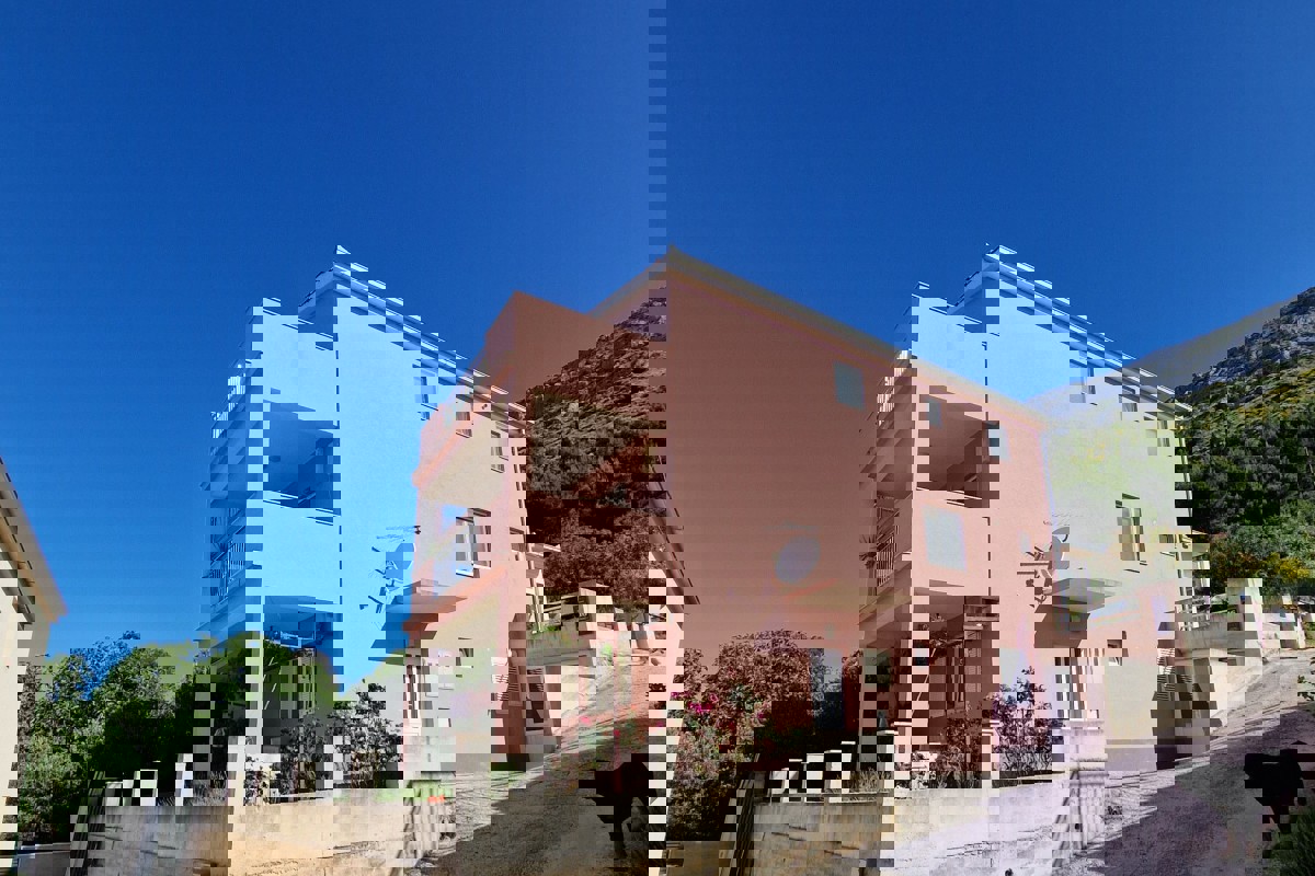 Palazzina con vista mare