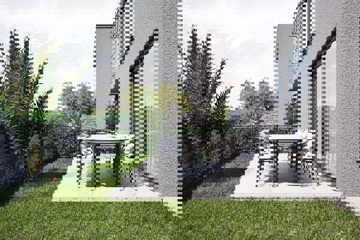 Triplex con giardino e possibilità di piscina