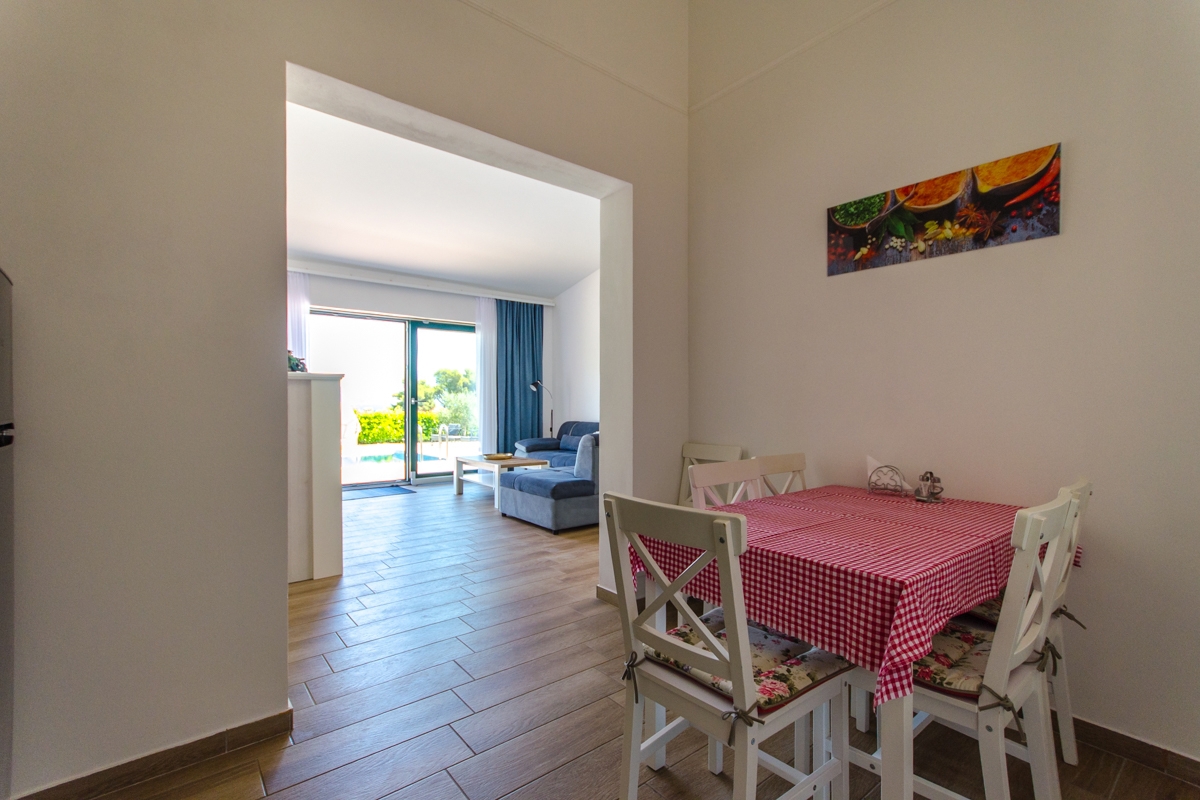 Casa moderna con piscina