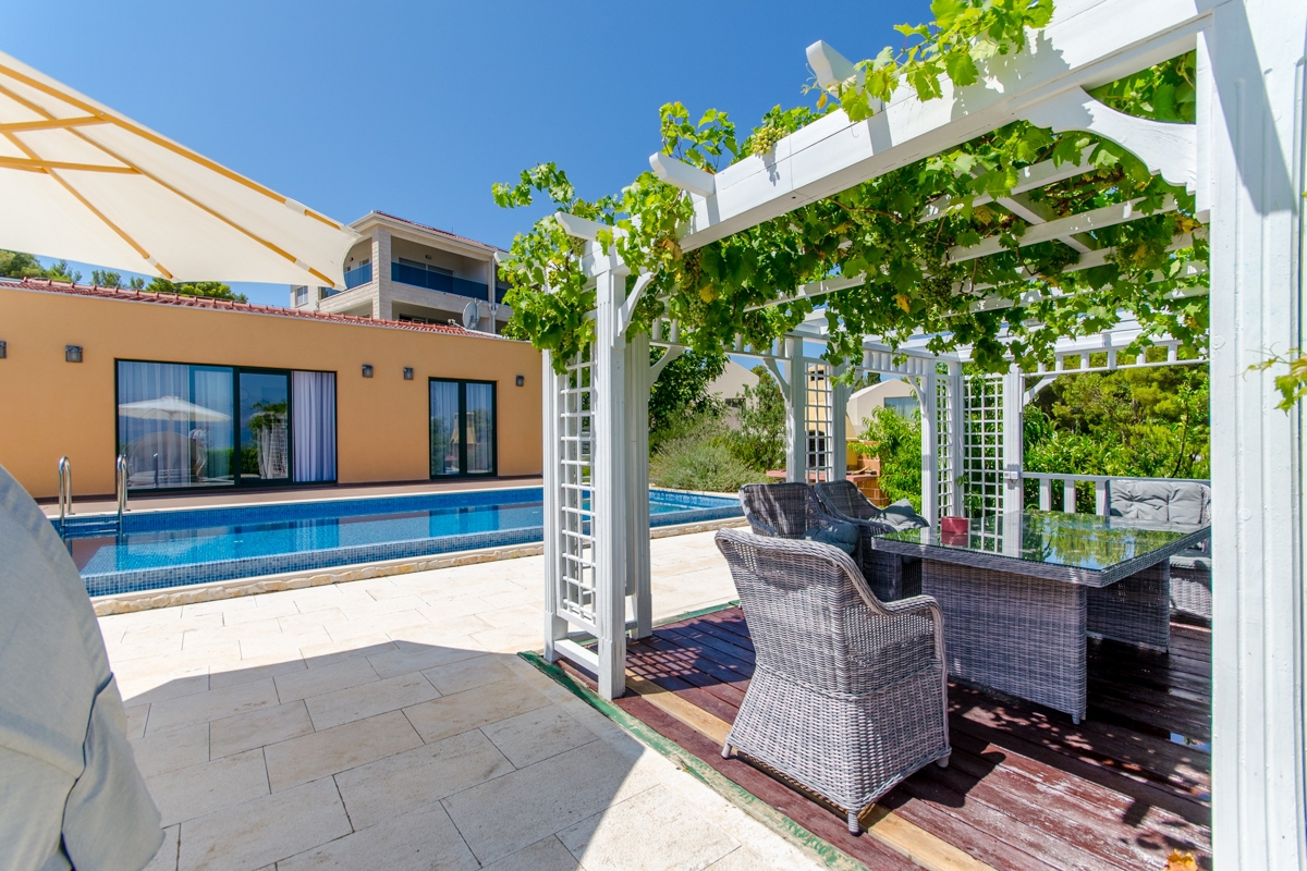 Casa moderna con piscina