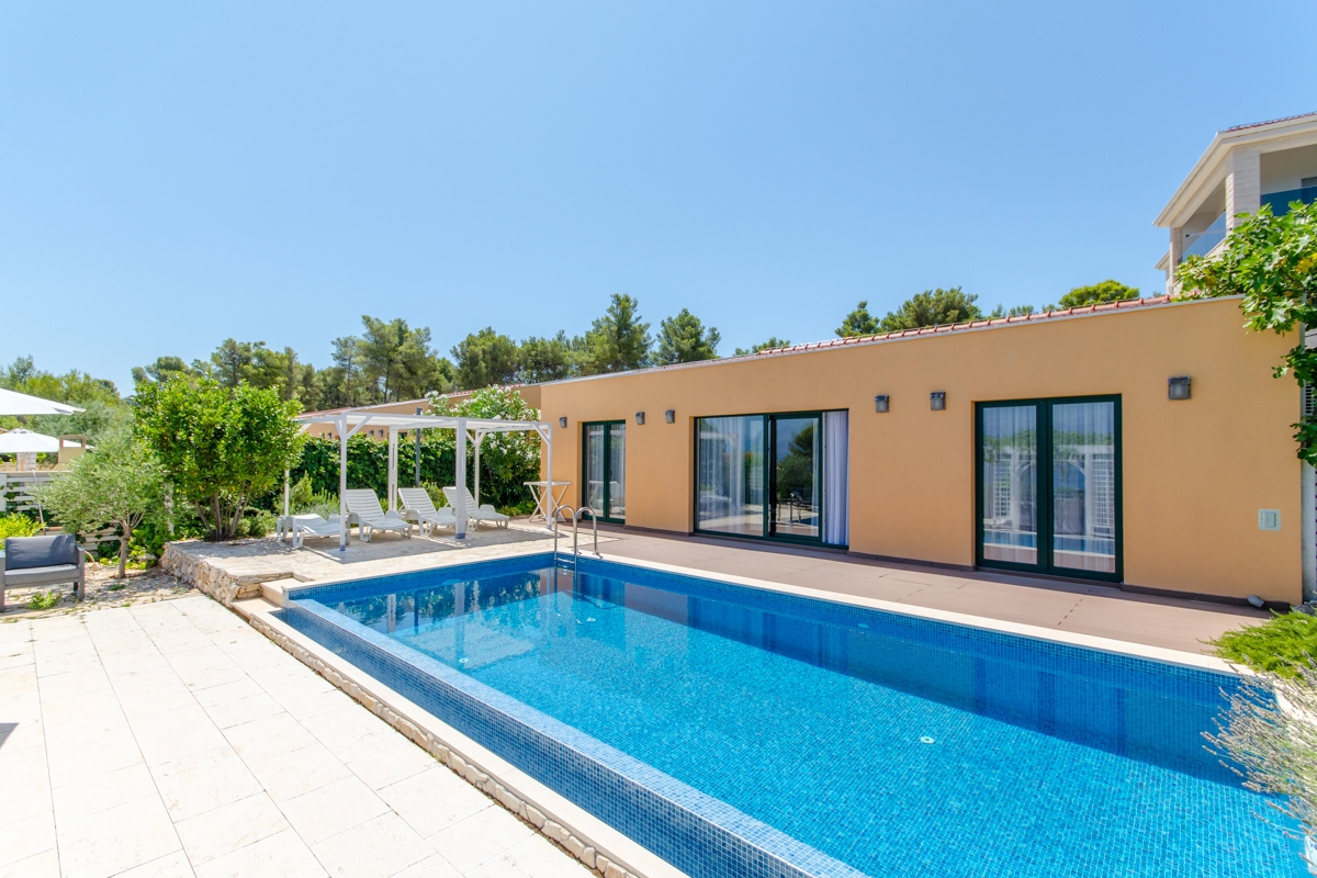 Casa moderna con piscina