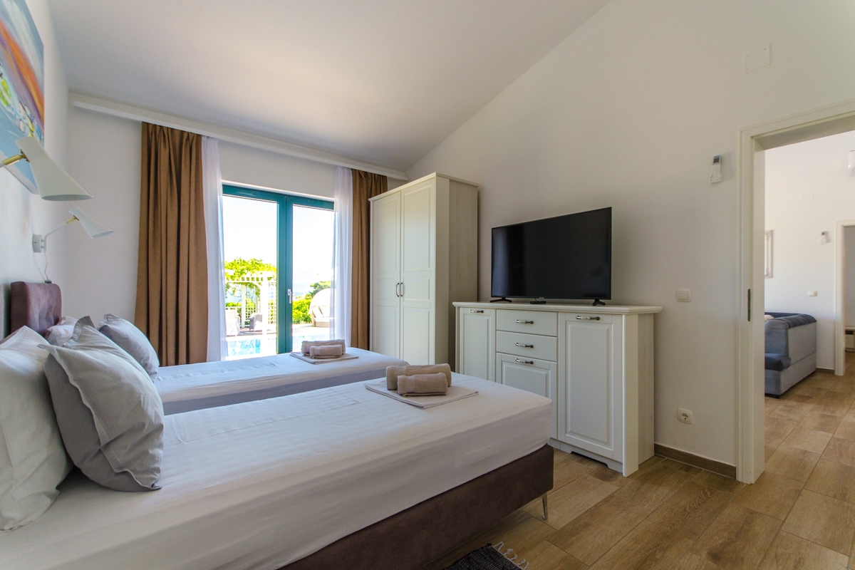 Casa moderna con piscina