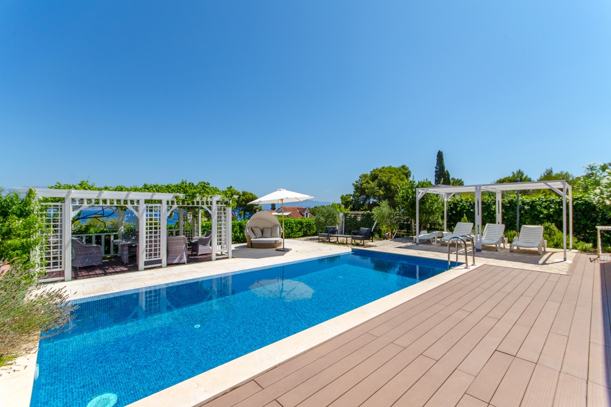 Casa moderna con piscina