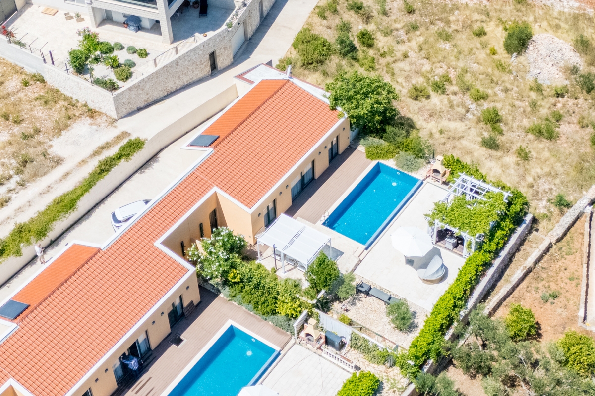 Casa moderna con piscina