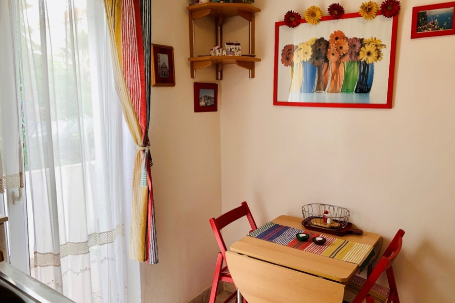 Casa con affermata attività turistica e vista mare