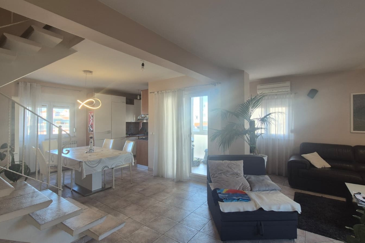 Appartamento duplex con tre camere da letto