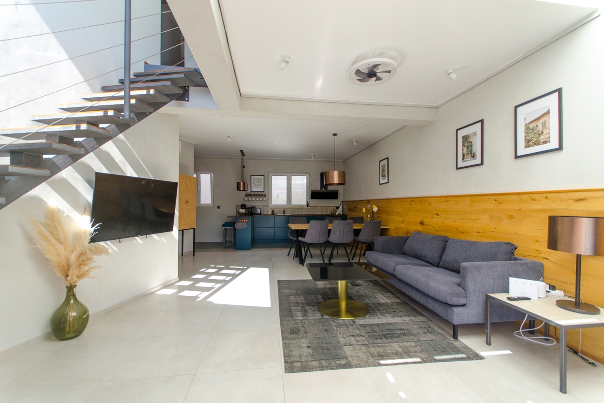 Villa di nuova costruzione con piscina e vista sul mare aperto