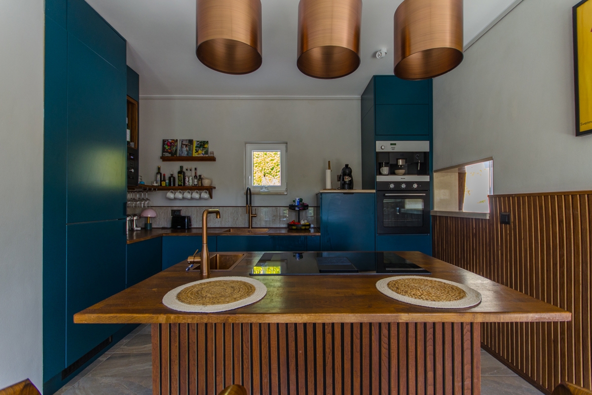 Villa di nuova costruzione con piscina e vista sul mare aperto