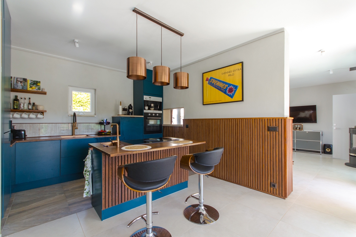 Villa di nuova costruzione con piscina e vista sul mare aperto