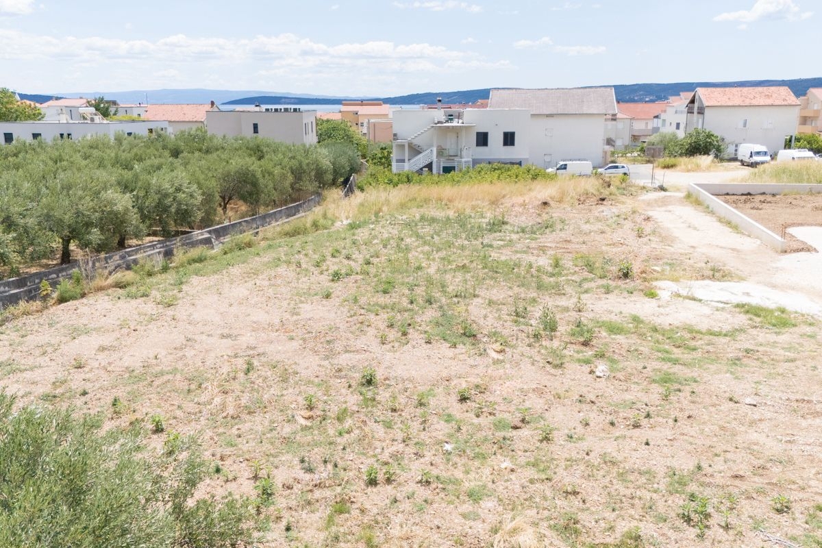 Ampio terreno con permesso di costruire