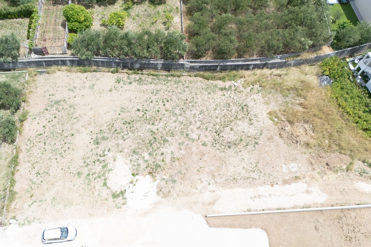 Ampio terreno con permesso di costruire