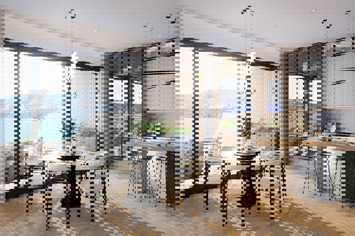 Uno splendido appartamento duplex in prima fila sul mare con piscina privata