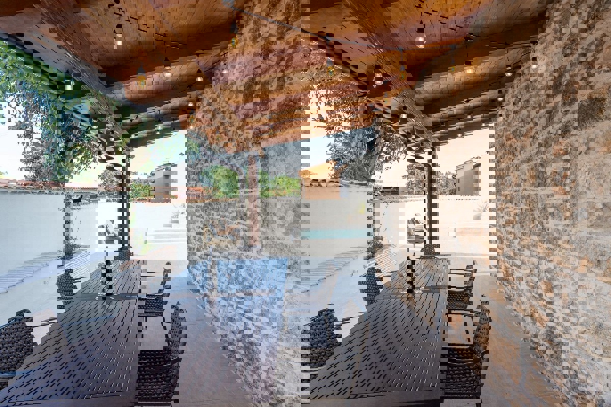 Autentica casa in pietra con piscina