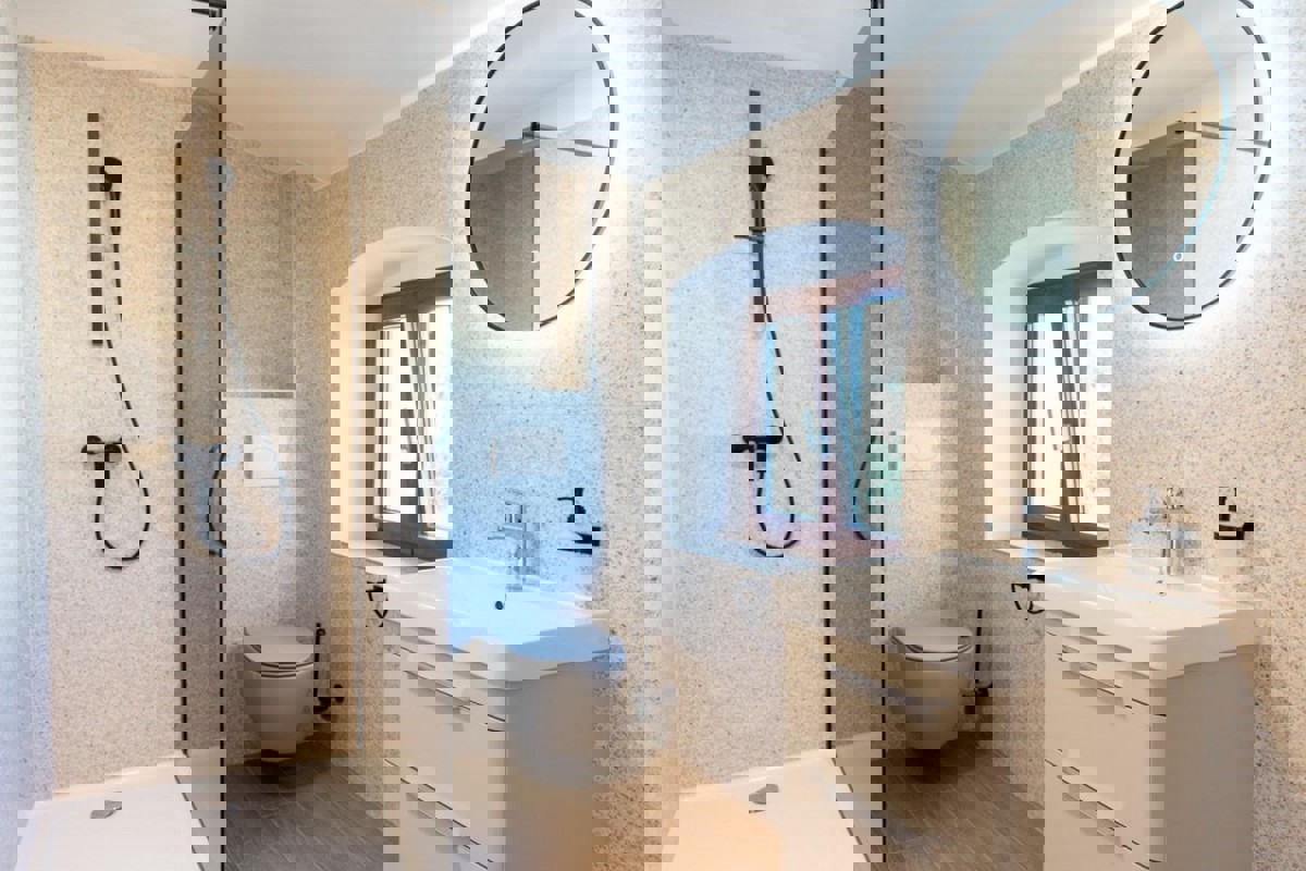 Autentica casa in pietra con piscina