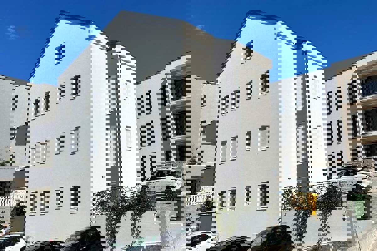 Edificio residenziale di nuova costruzione vicino alla spiaggia