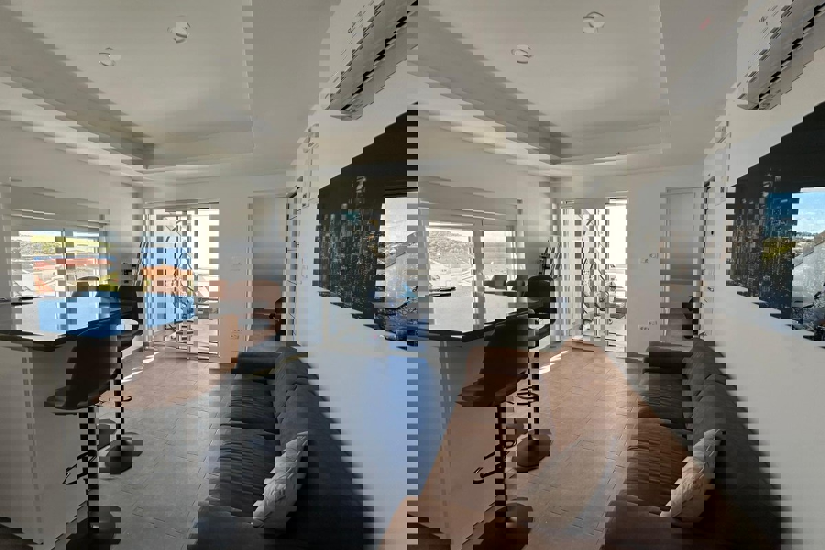 Edificio residenziale di nuova costruzione vicino alla spiaggia