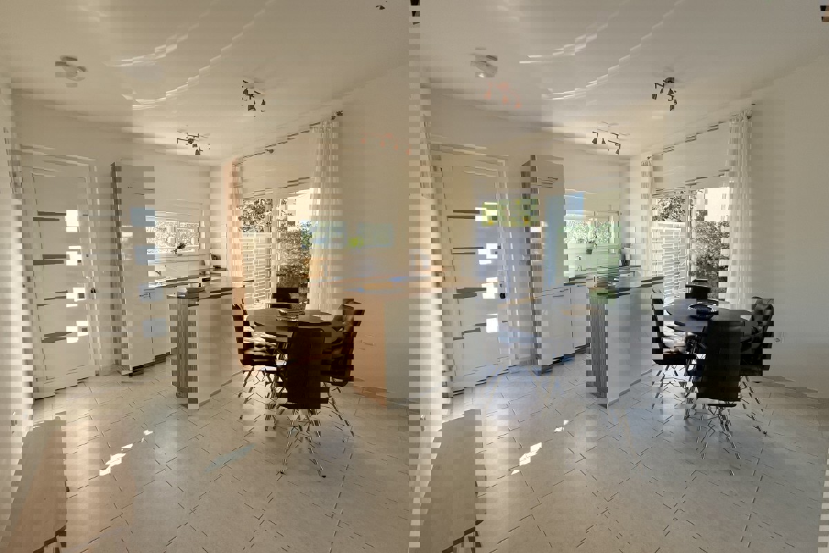 Moderna proprietà in prima fila sul mare