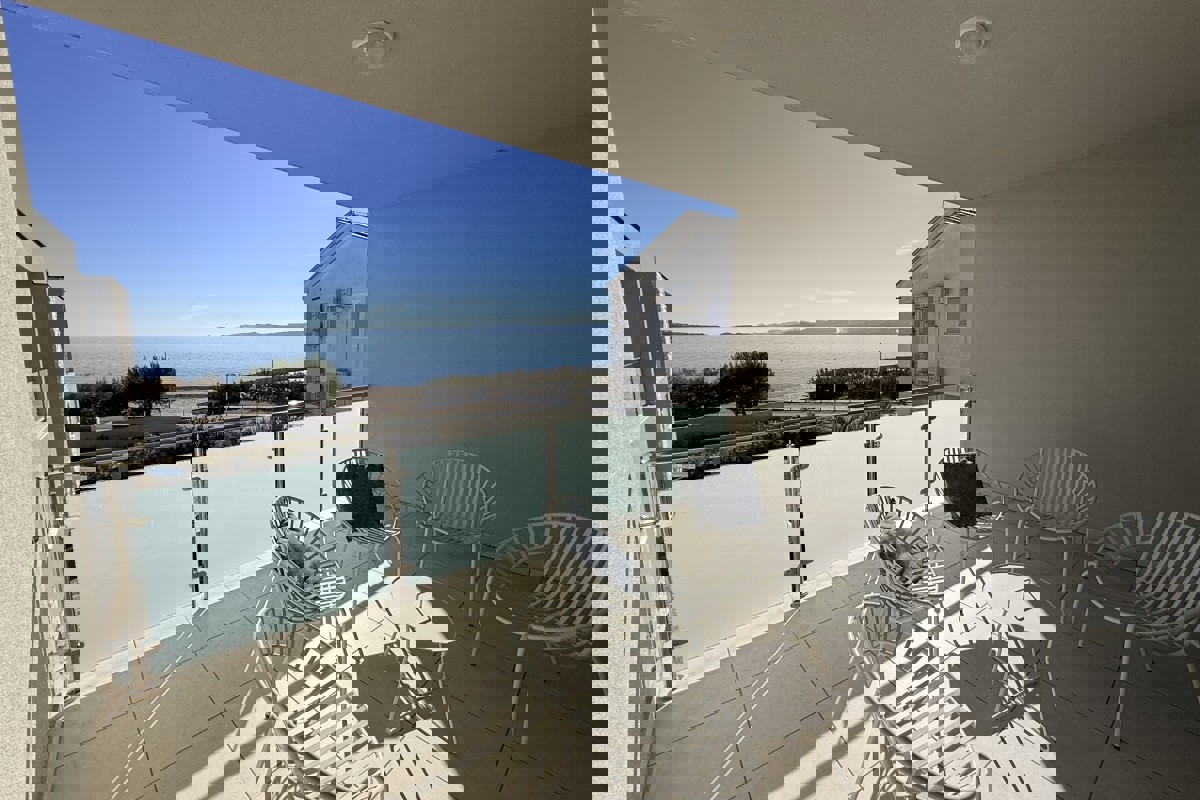 Moderna proprietà in prima fila sul mare