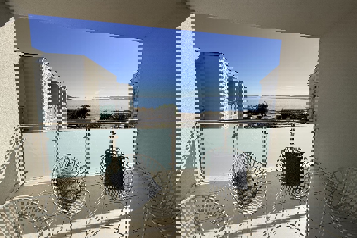 Moderna proprietà in prima fila sul mare