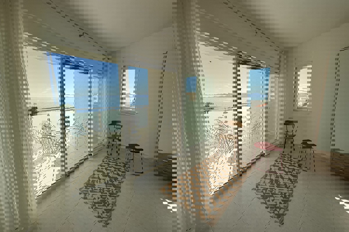 Moderna proprietà in prima fila sul mare