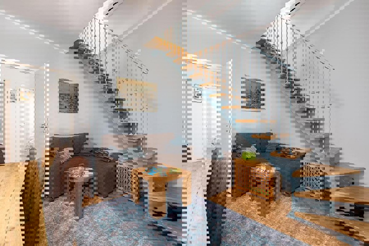 Appartamento duplex con vista mare