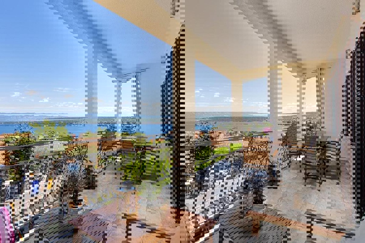 Appartamento duplex con vista mare