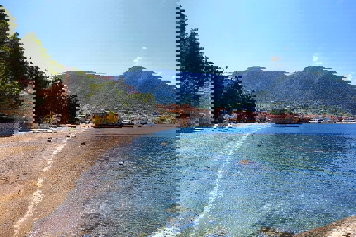 Nuova costruzione a Komiža - appartamento con vista mare e parcheggio