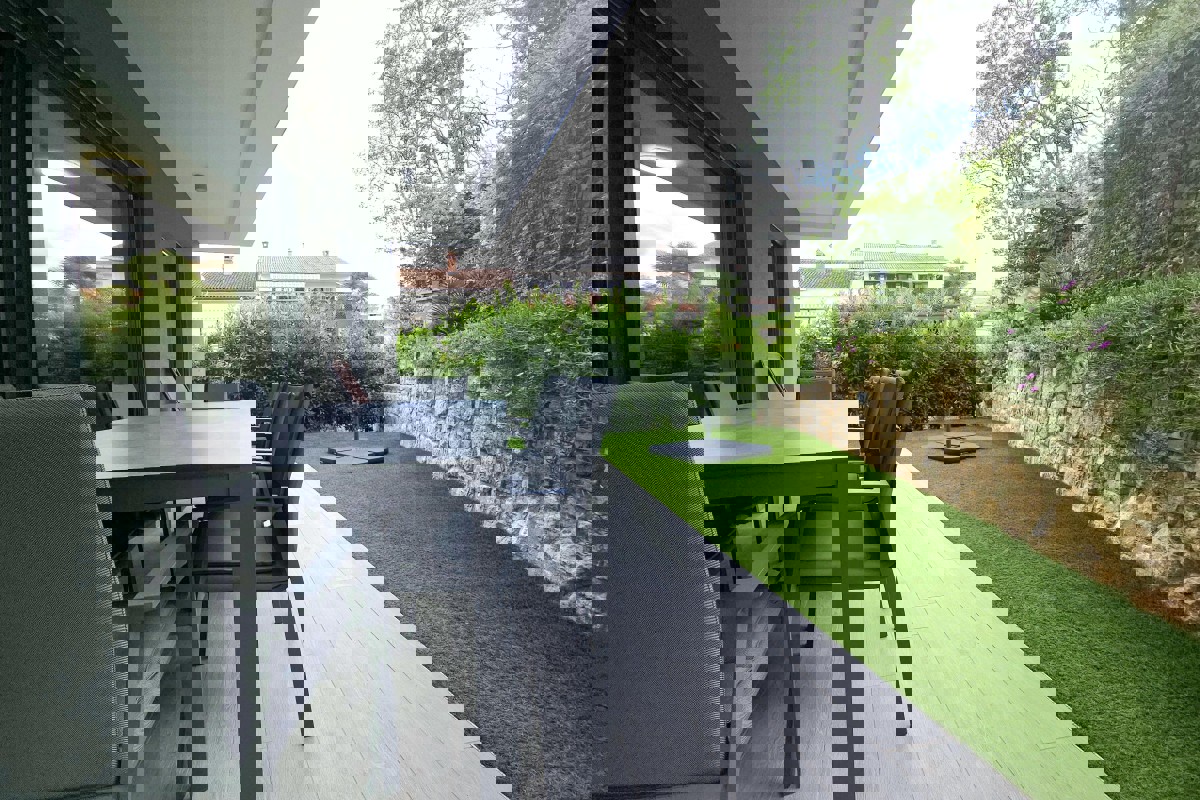 Moderna casa bifamiliare nel centro di Malinska