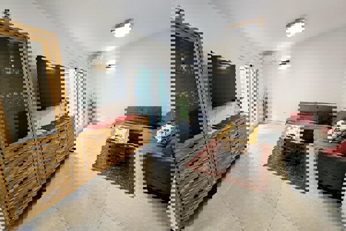 Moderna casa bifamiliare nel centro di Malinska