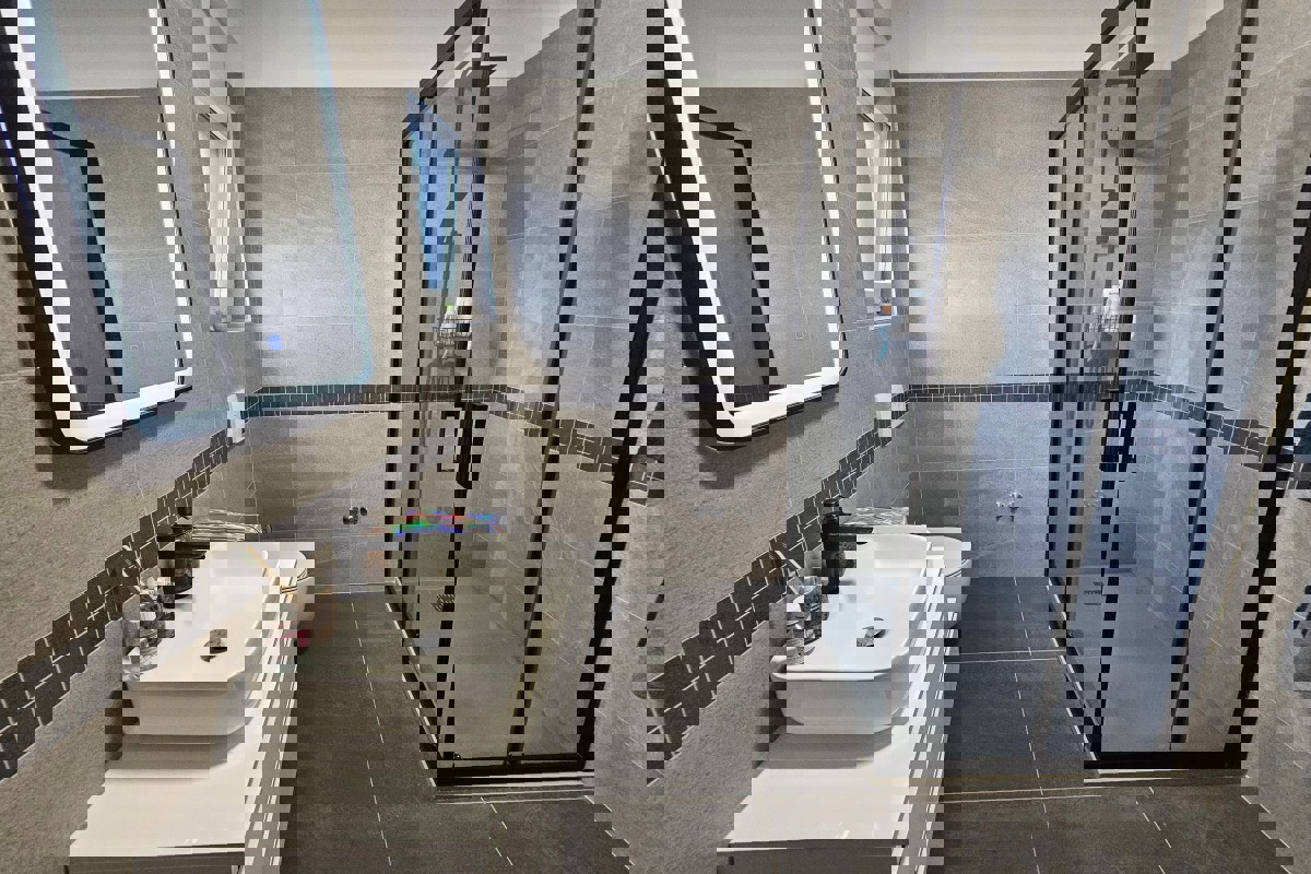 Moderna casa bifamiliare nel centro di Malinska