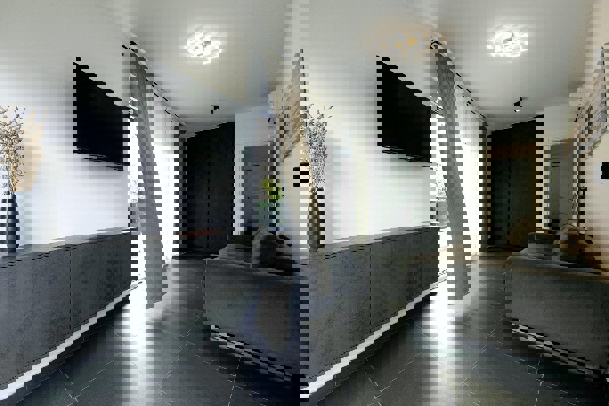 Moderna casa bifamiliare nel centro di Malinska