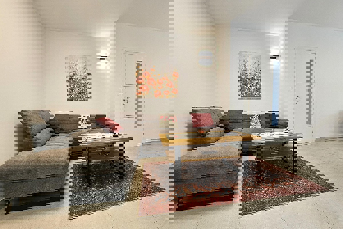 Moderna casa bifamiliare nel centro di Malinska