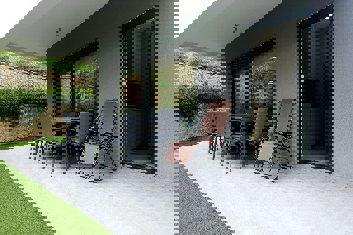 Moderna casa bifamiliare nel centro di Malinska