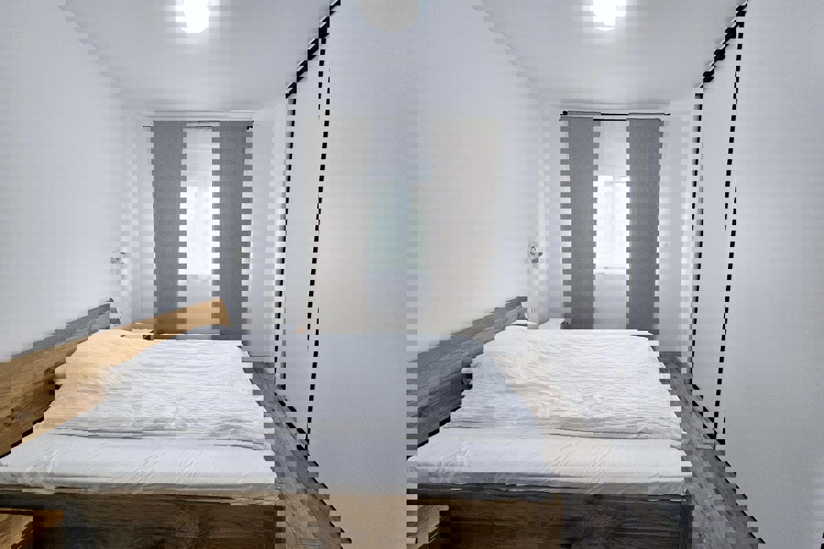 Moderna casa bifamiliare nel centro di Malinska