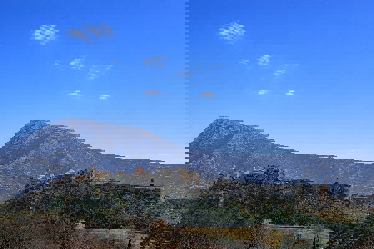 Terreno edificabile con vista sul mare e sulla Fortezza di Klis