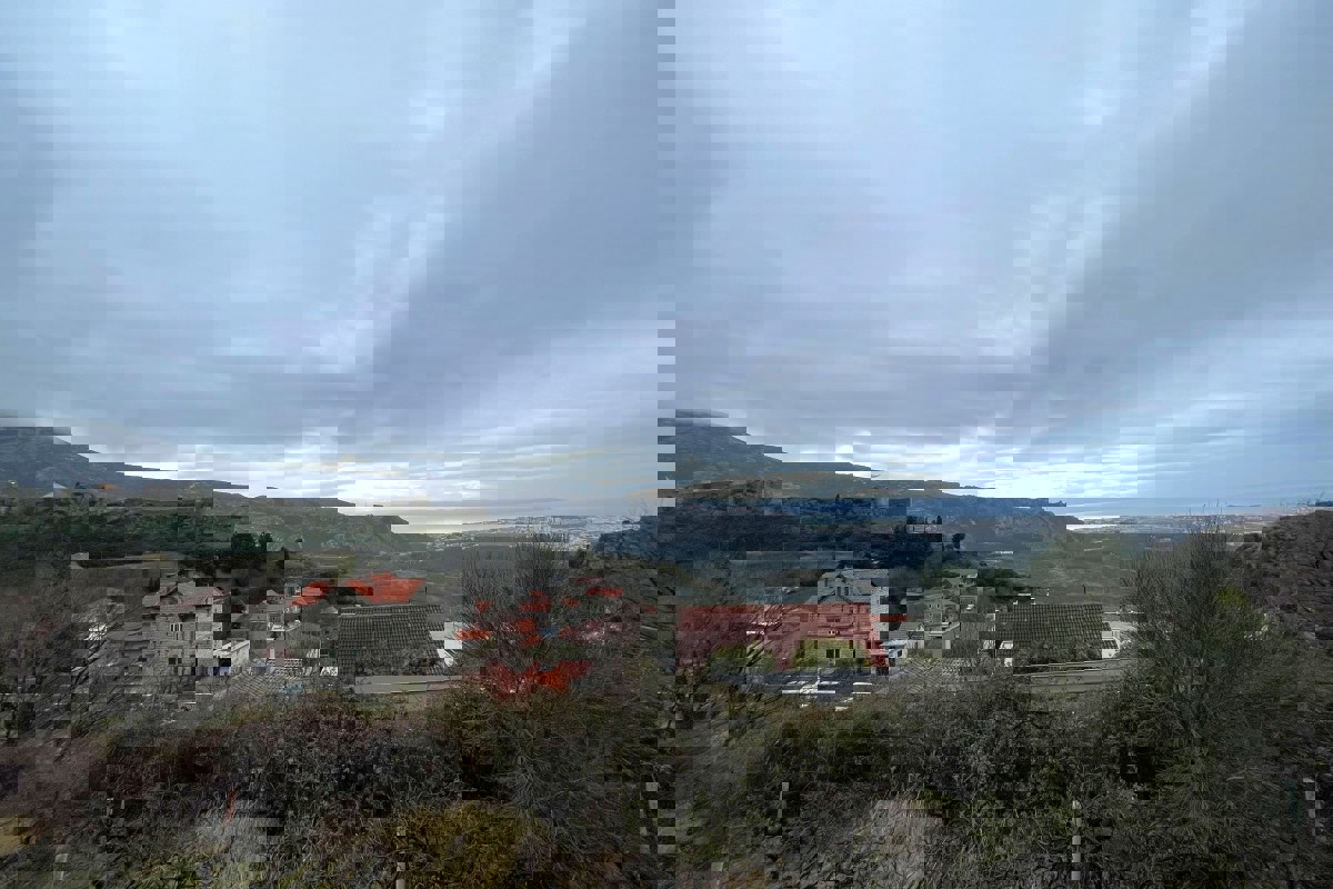 Terreno edificabile con vista sul mare e sulla Fortezza di Klis