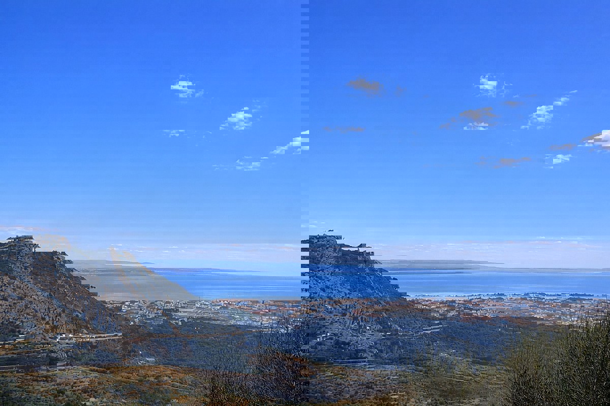 Terreno edificabile con vista sul mare e sulla Fortezza di Klis