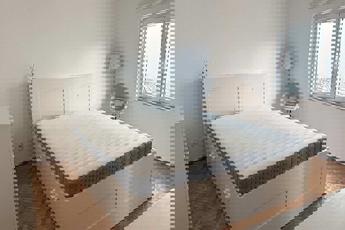 Casa bifamiliare con tre unità abitative in posizione tranquilla