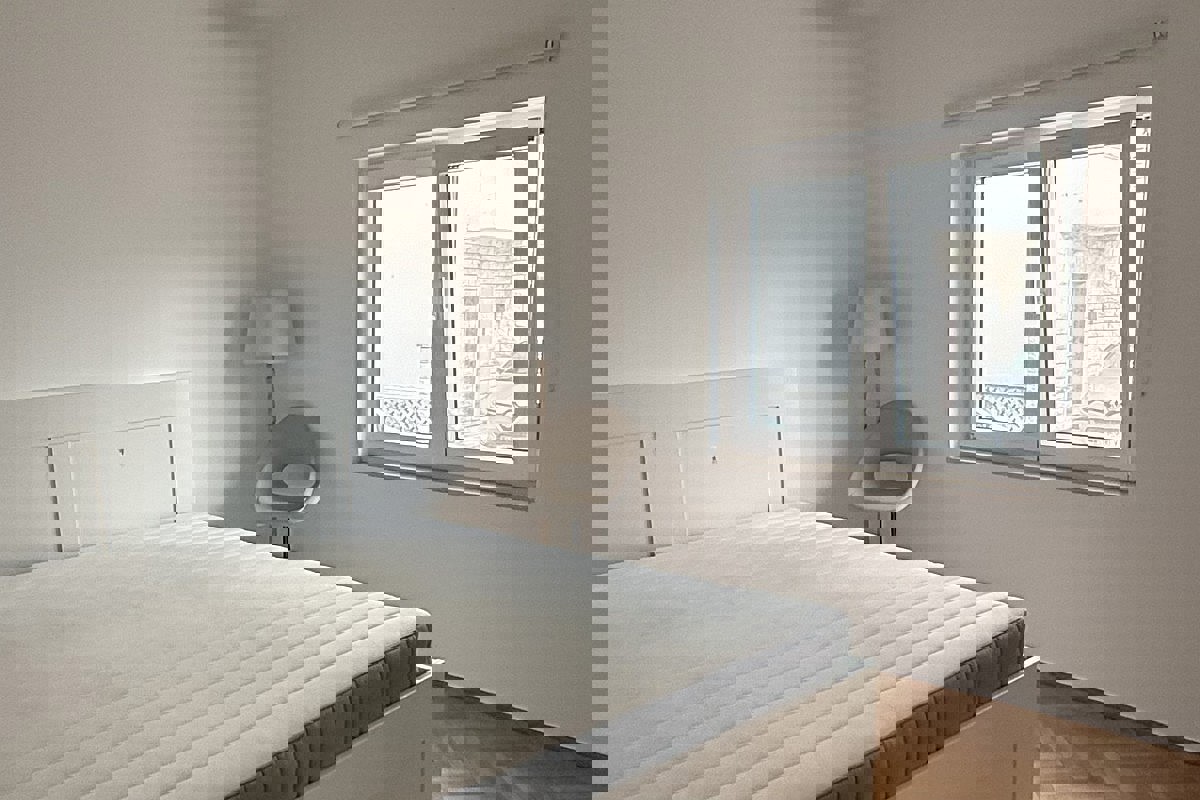 Casa bifamiliare con tre unità abitative in posizione tranquilla