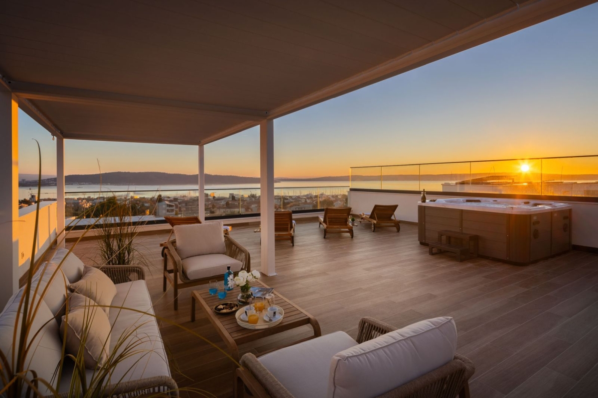 Villa di lusso indipendente con vista mare e piscina