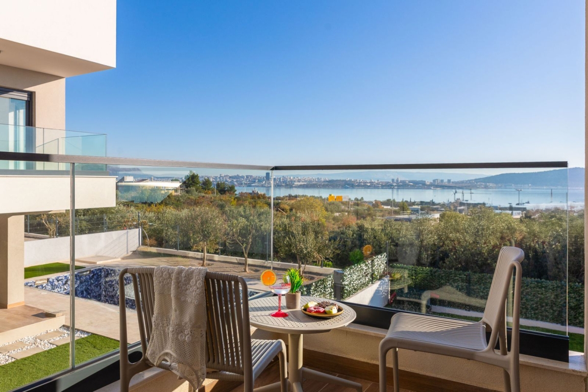 Villa di lusso indipendente con vista mare e piscina