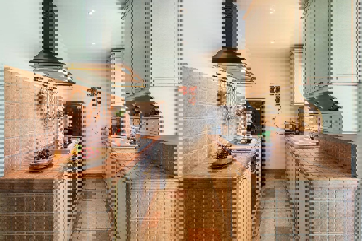 Autentica villa in pietra con vista mare