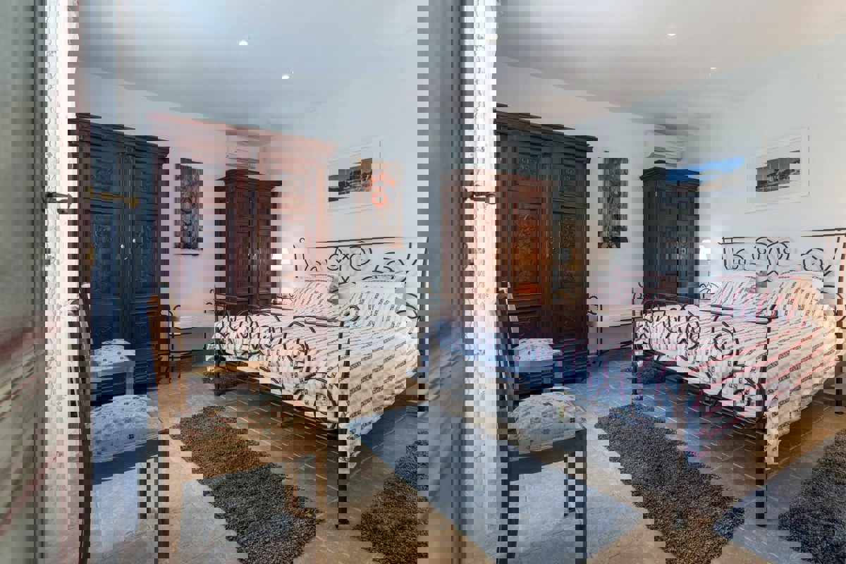 Autentica villa in pietra con vista mare