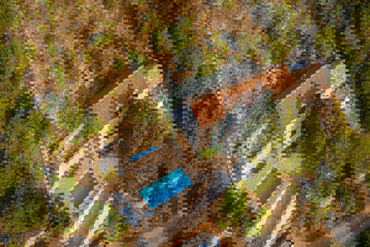 Autentica villa in pietra con vista mare