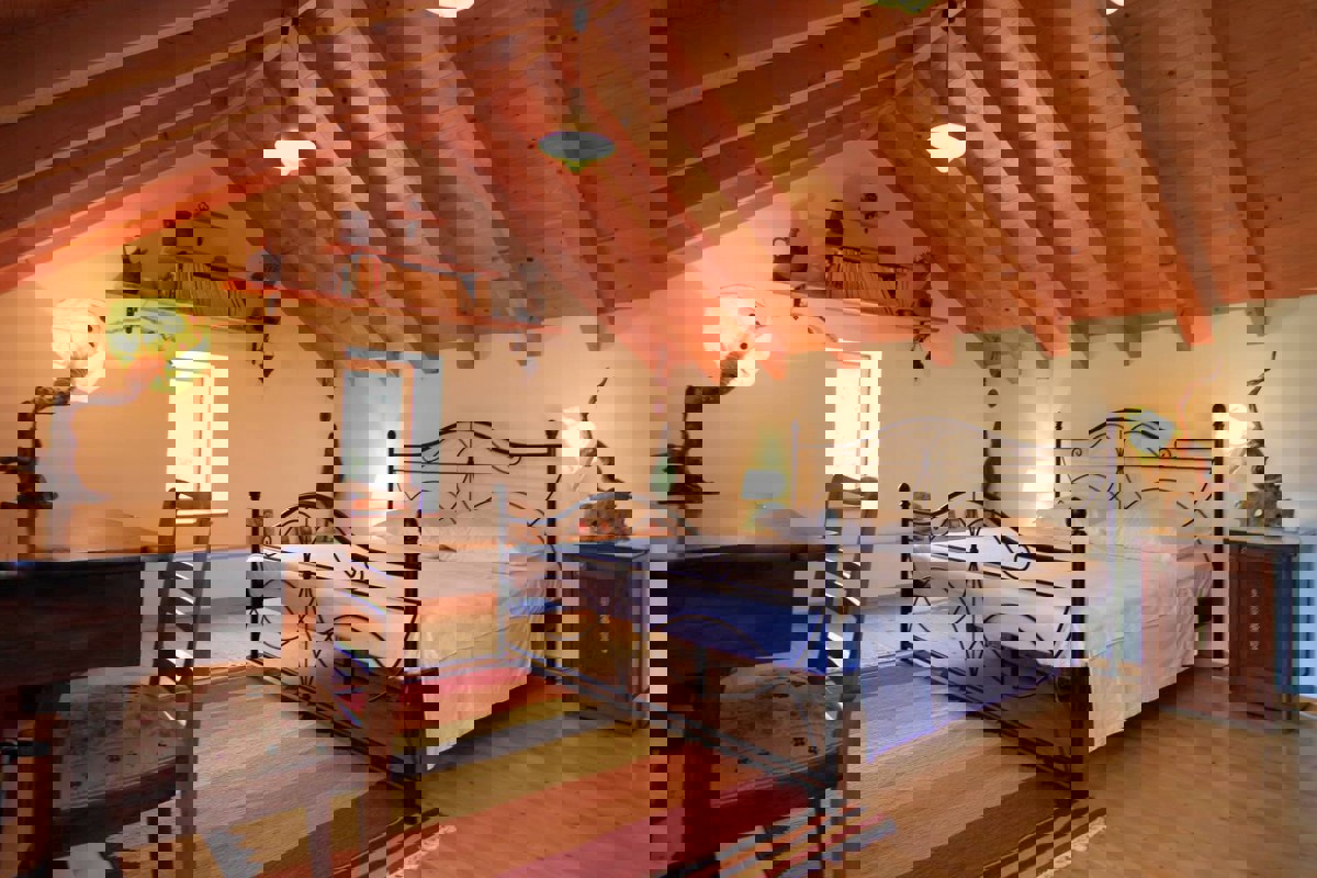 Autentica villa in pietra con vista mare