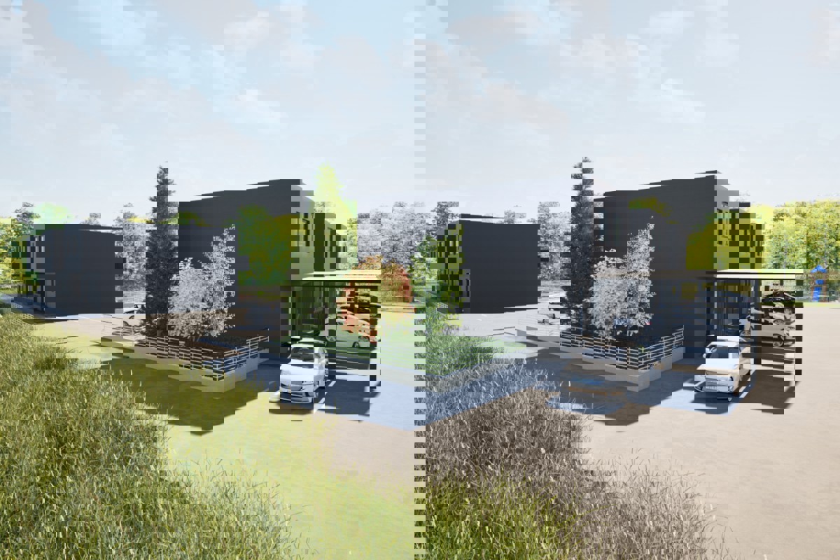 Moderna casa familiare con giardino