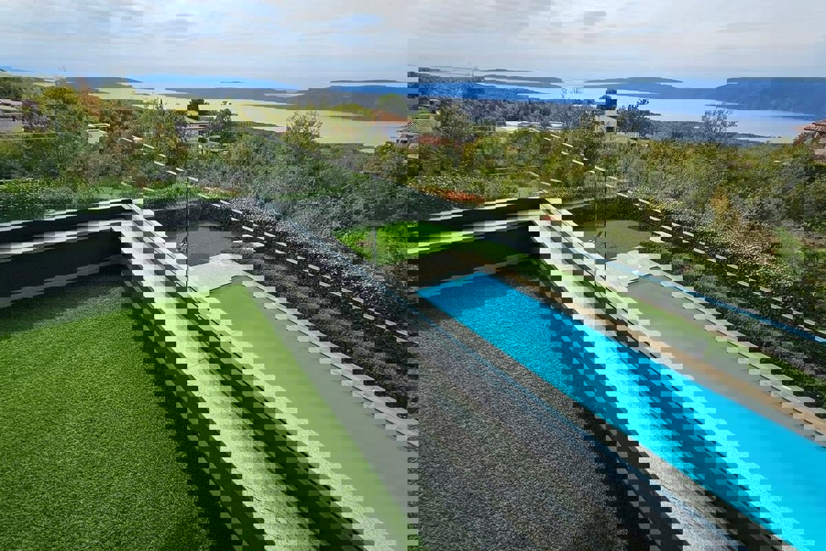 Villa di lusso con piscina e vista mare